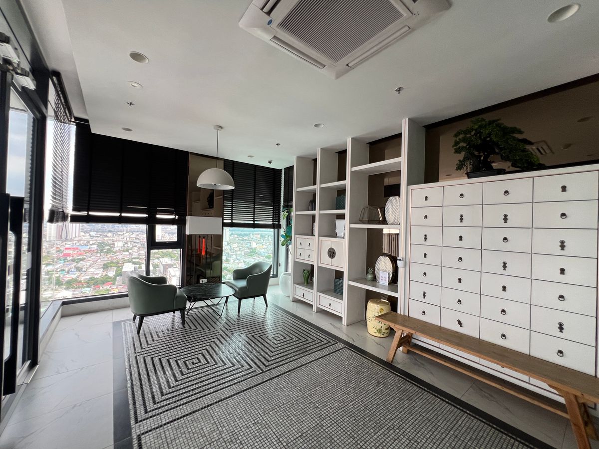 ขายคอนโดบางซื่อ วงศ์สว่าง เตาปูน : ขาย แชปเตอร์วัน ชายน์ บางโพ ห้องสวย วิวดี เดินทางสะดวก มีพื้นที่เยอะ อยู่สบาย สิ่งอำนวยความสะดวกครบเดินทางสะดวก มี 7-11 อยู่ใกล้ MRT บางโพ / รพ. บางโพเพียง 600 เมตร