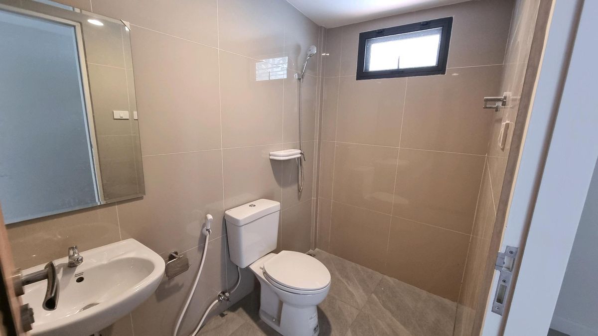 ให้เช่าทาวน์โฮมสุขุมวิท อโศก ทองหล่อ : ให้เช่า ทาวน์เฮ้าส์ 2 ชั้น ยูนิตมุม พื้นที่ 230 ตารางเมตร ทำเล พร้อมพงษ์ – ทองหล่อ