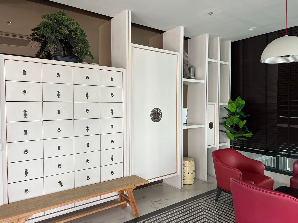 ขายคอนโดบางซื่อ วงศ์สว่าง เตาปูน : ขาย แชปเตอร์วัน ชายน์ บางโพ ห้องสวย วิวดี เดินทางสะดวก มีพื้นที่เยอะ อยู่สบาย สิ่งอำนวยความสะดวกครบเดินทางสะดวก มี 7-11 อยู่ใกล้ MRT บางโพ / รพ. บางโพเพียง 600 เมตร