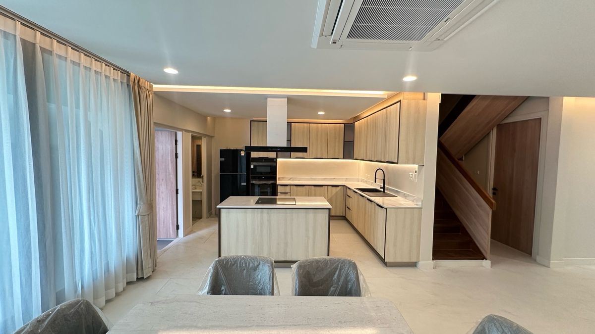 ให้เช่าทาวน์โฮมสุขุมวิท อโศก ทองหล่อ : ให้เช่า ทาวน์เฮ้าส์ 2 ชั้น  พื้นที่ 230 ตารางเมตร ทำเล พร้อมพงษ์ – ทองหล่อ