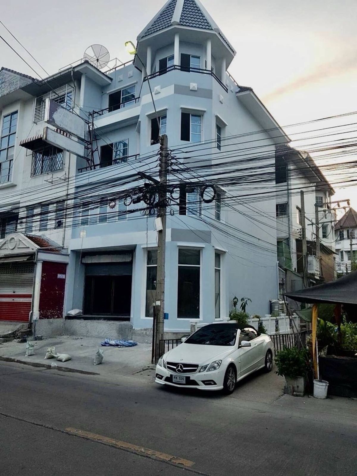 ขายอาคารพาณิชย์ลาดพร้าว101 แฮปปี้แลนด์ : ขาย อาคารพาณิชย์ (หลังมุม) จำนวน 4 ชั้น พื้นที่ใช้สอย 240 ตรม. ติดถนนใหญ่ ศรีวรา ทาวน์อินทาวน์ ประชาอุทิศ ใกล้มหาวิทยาลัย รามคำแหง 
