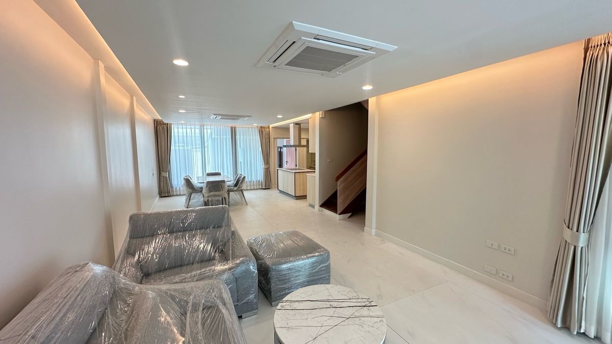 ให้เช่าทาวน์โฮมสุขุมวิท อโศก ทองหล่อ : ให้เช่า ทาวน์เฮ้าส์ 2 ชั้น  พื้นที่ 230 ตารางเมตร ทำเล พร้อมพงษ์ – ทองหล่อ