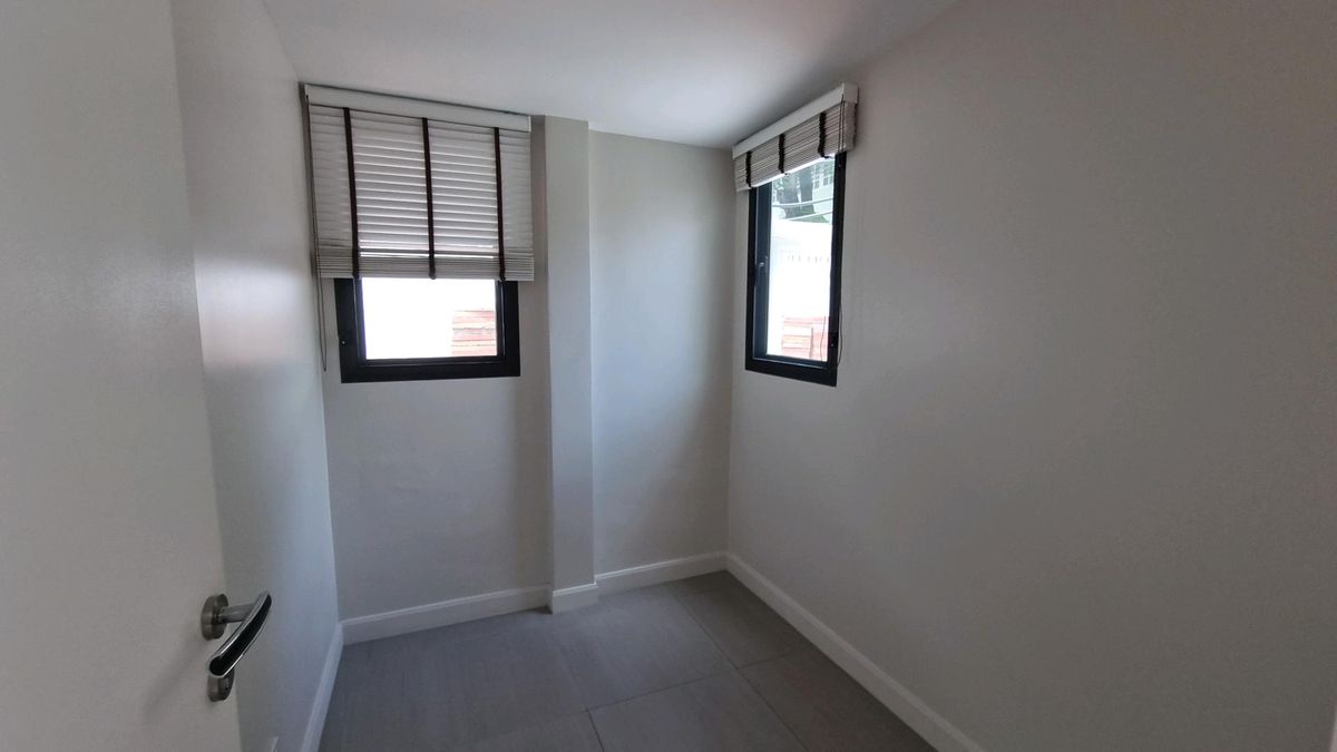 ให้เช่าทาวน์โฮมสุขุมวิท อโศก ทองหล่อ : ให้เช่า ทาวน์เฮ้าส์ 2 ชั้น ยูนิตมุม พื้นที่ 230 ตารางเมตร ทำเล พร้อมพงษ์ – ทองหล่อ