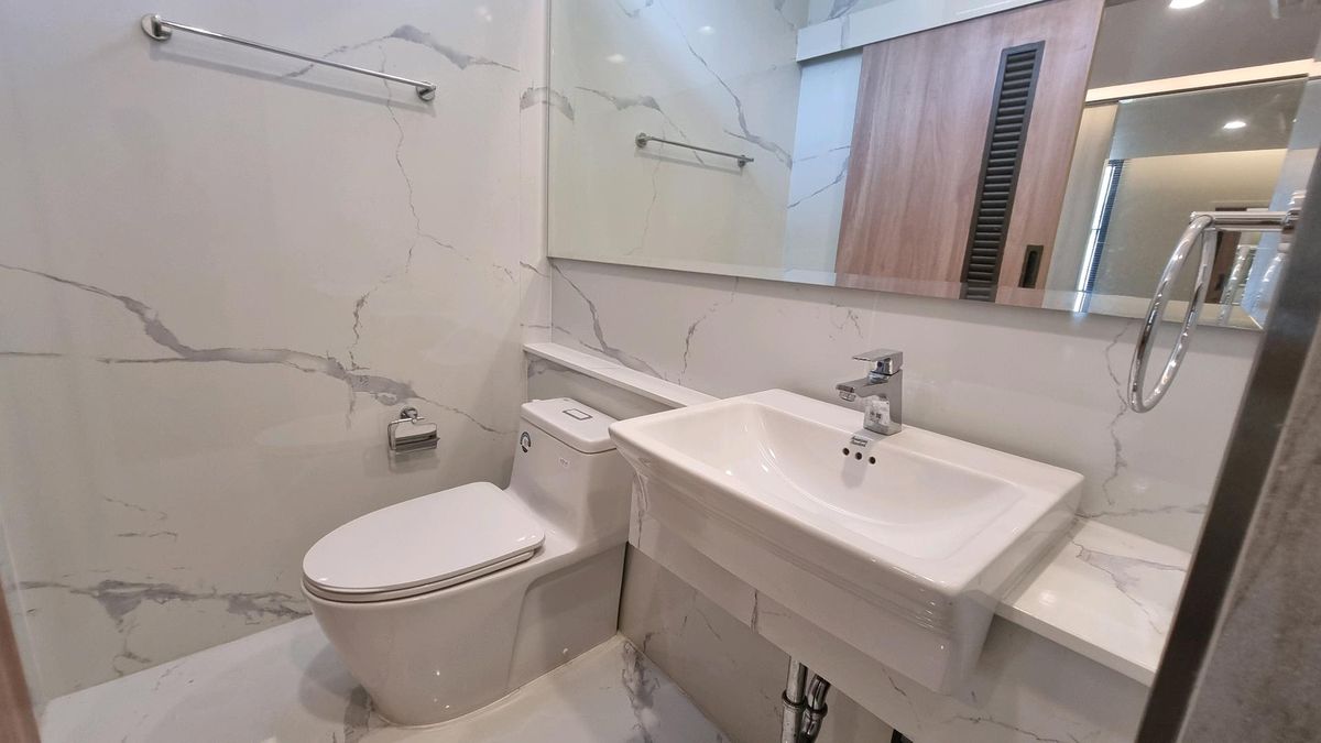 ให้เช่าทาวน์โฮมสุขุมวิท อโศก ทองหล่อ : ให้เช่า ทาวน์เฮ้าส์ 2 ชั้น ยูนิตมุม พื้นที่ 230 ตารางเมตร ทำเล พร้อมพงษ์ – ทองหล่อ