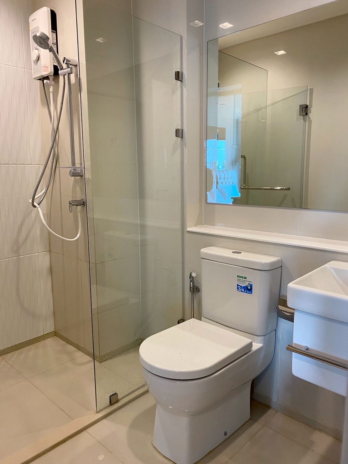 For RentCondoWitthayu, Chidlom, Langsuan, Ploenchit : Life One Wireless Condo for rent, 27,000baht, 1bedroom, 35sqm, BTS Ploenchit, BTS Chidlom, near Witthayu, Chidlom, Ploenchit, Sukhumvit, Rama 9, Ratchada, Sathorn, Silom, Chula, Siam, CentralWorld, Central Embassy, Central Chidlom, Bumrungrad, Mater Dei
