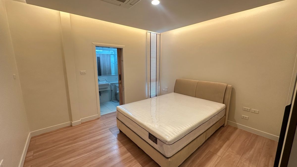 ให้เช่าทาวน์โฮมสุขุมวิท อโศก ทองหล่อ : ให้เช่า ทาวน์เฮ้าส์ 2 ชั้น  พื้นที่ 230 ตารางเมตร ทำเล พร้อมพงษ์ – ทองหล่อ