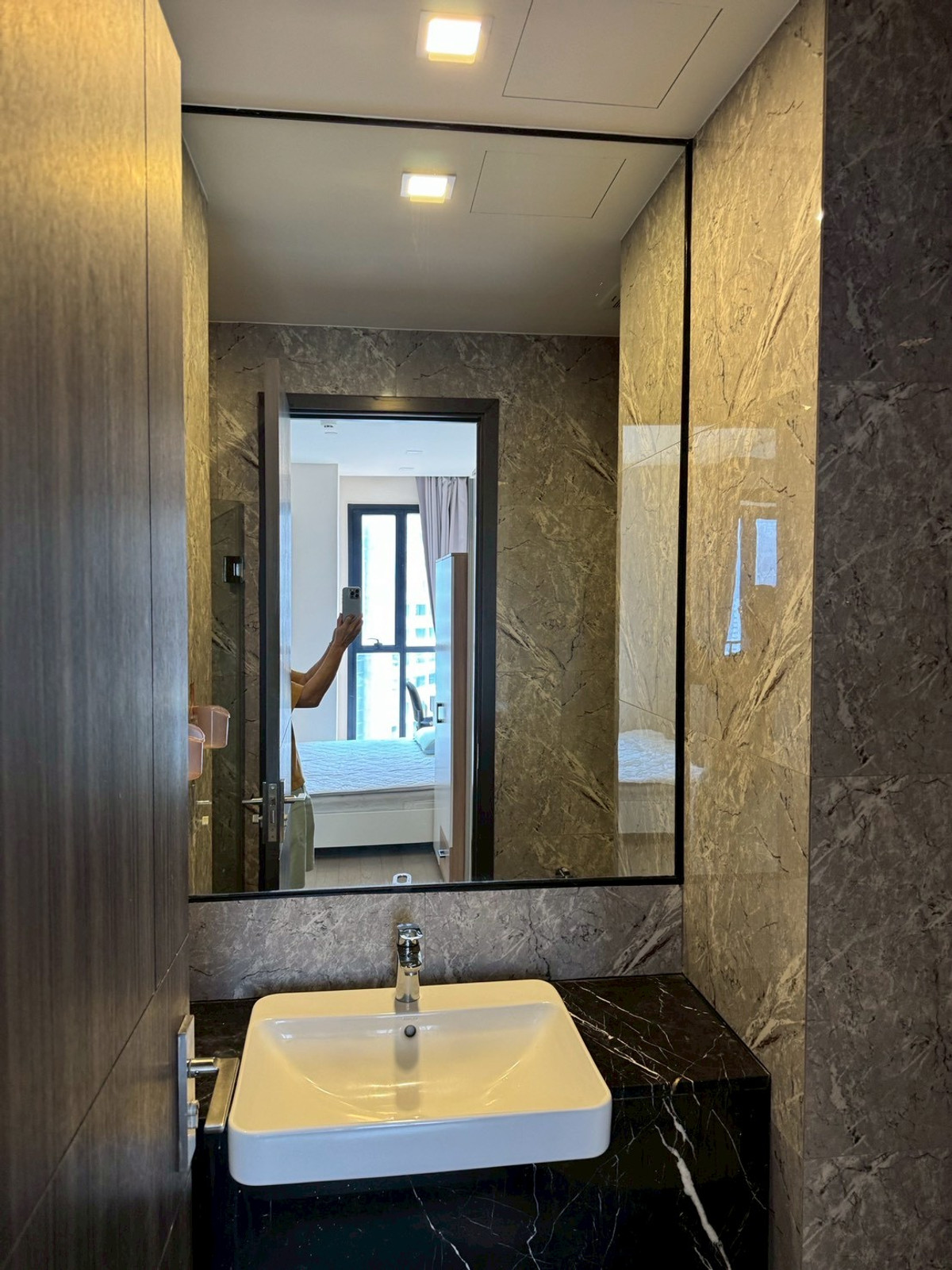 For RentCondoSukhumvit, Asoke, Thonglor : (For Rent)  1 Bed 1 Bath 34 Sqm. Fully furnished - READY TO MOVE IN ㅡ Next to 🚆20 meters from MRT Sukhumvit