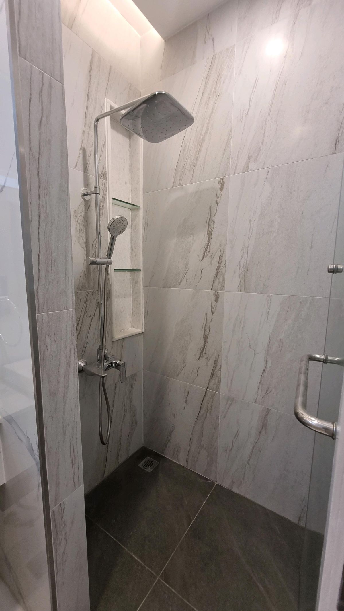 ให้เช่าทาวน์โฮมสุขุมวิท อโศก ทองหล่อ : ให้เช่า ทาวน์เฮ้าส์ 2 ชั้น ยูนิตมุม พื้นที่ 230 ตารางเมตร ทำเล พร้อมพงษ์ – ทองหล่อ