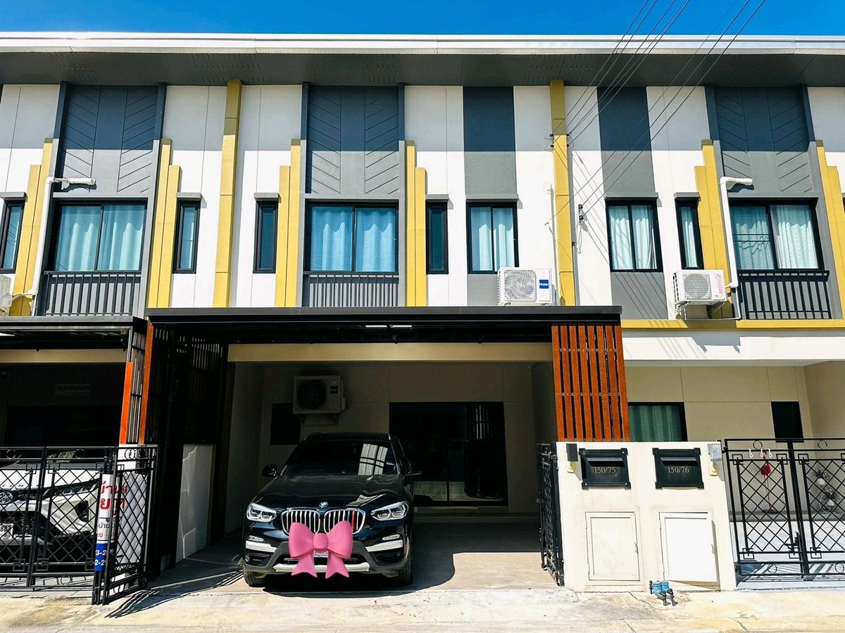 ขายทาวน์โฮมปทุมธานี รังสิต ธรรมศาสตร์ : ทาวน์โฮม 2 ชั้น หมู่บ้านนิวยอร์ค คลอง 4 ลำลูกการังสิต รถไฟฟ้าสายสีเขียวสถานีคูคต แม็คโคร Market Village โลตัส โรงเรียนอินเตอร์ บีคอนฯ สวนสนุกดรีมเวิลด์ ตลาดลาดสวาย ตลาดเอซี ฟิวเจอร์พาร์ค รีโนเวทแล้วพร้อมอยู่