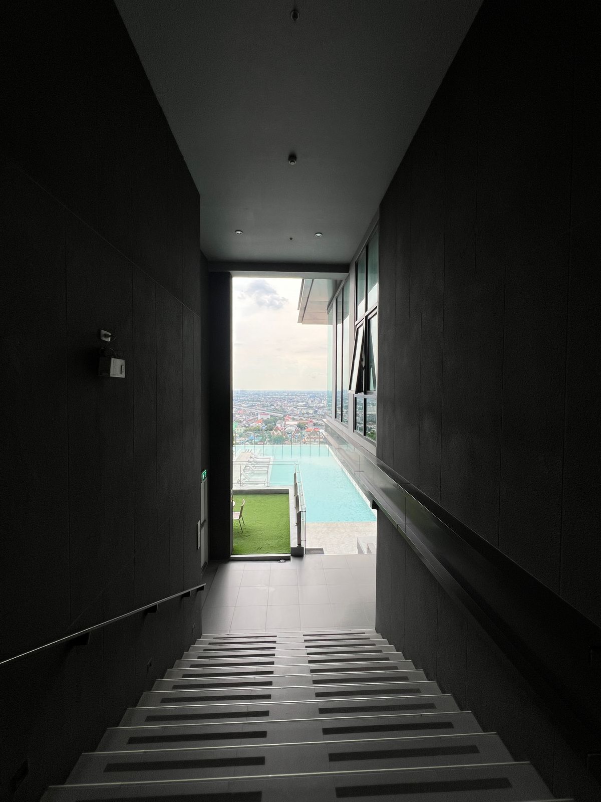 ขายคอนโดบางซื่อ วงศ์สว่าง เตาปูน : ขาย แชปเตอร์วัน ชายน์ บางโพ ห้องสวย วิวดี เดินทางสะดวก มีพื้นที่เยอะ อยู่สบาย สิ่งอำนวยความสะดวกครบเดินทางสะดวก มี 7-11 อยู่ใกล้ MRT บางโพ / รพ. บางโพเพียง 600 เมตร