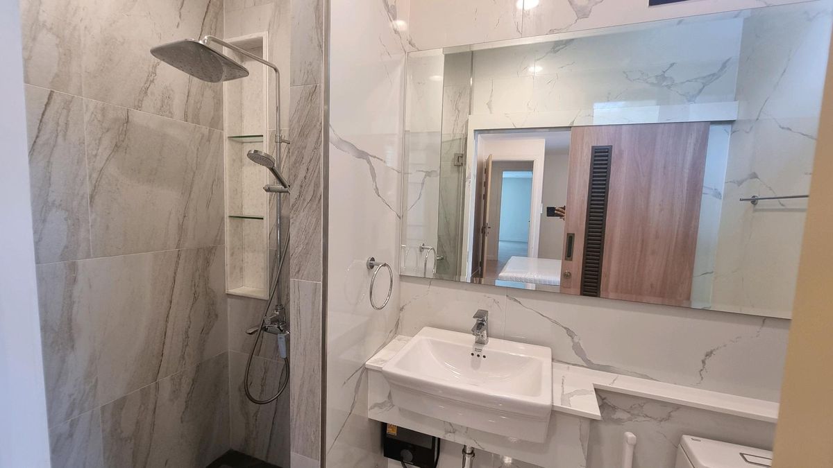 ให้เช่าทาวน์โฮมสุขุมวิท อโศก ทองหล่อ : ให้เช่า ทาวน์เฮ้าส์ 2 ชั้น ยูนิตมุม พื้นที่ 230 ตารางเมตร ทำเล พร้อมพงษ์ – ทองหล่อ