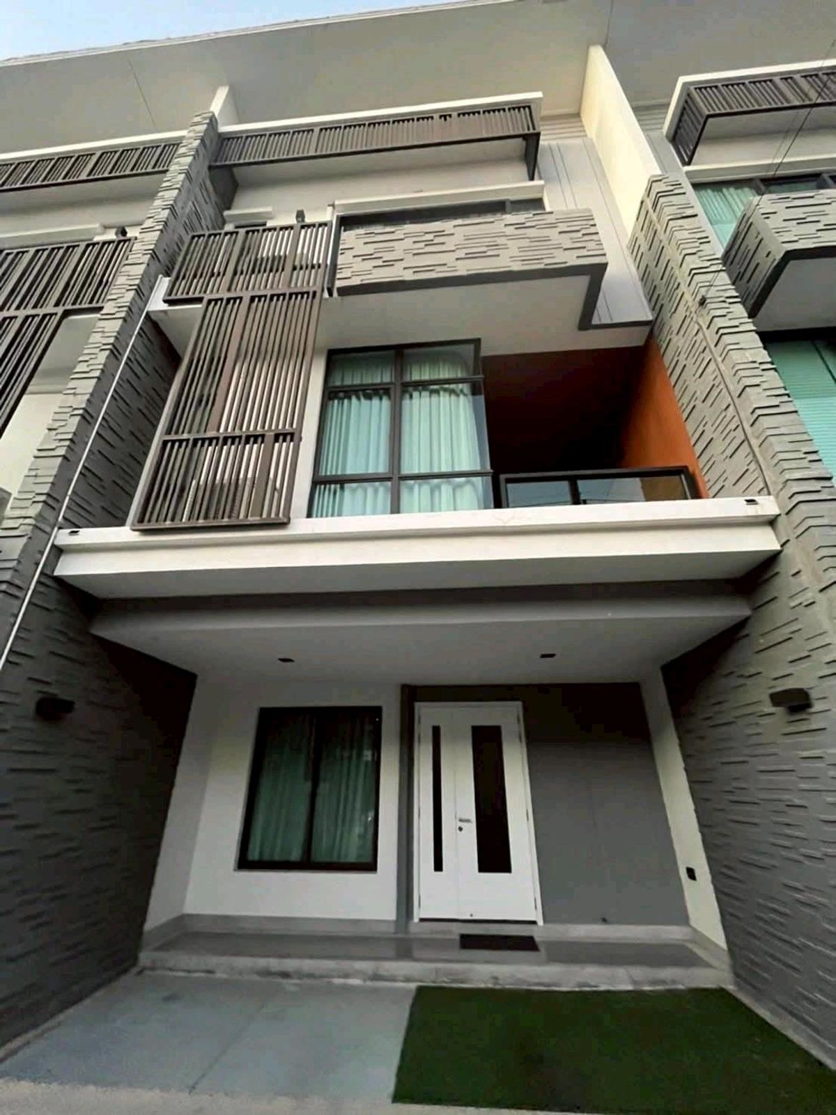 ให้เช่าทาวน์โฮมเกษตร นวมินทร์ ลาดปลาเค้า : ปล่อยเช่า ทาวโฮม โรคางการ Plex residence 
ถนน เกษตร-นวมินทร์  agent post 📯💕 pet friendly 