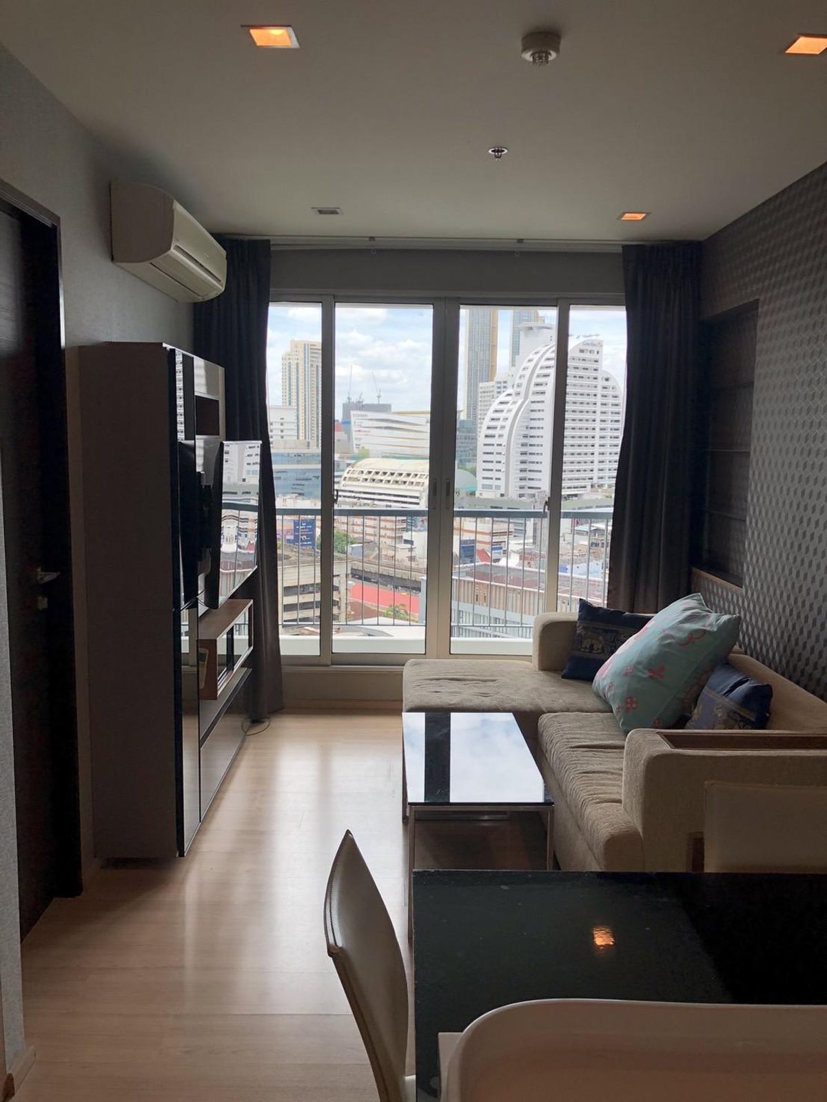 ให้เช่าคอนโดสาทร นราธิวาส : (for rent) RHYTHM Sathorn 🚆 ใกล้รถไฟฟ้า BTS สะพานตากสิน
