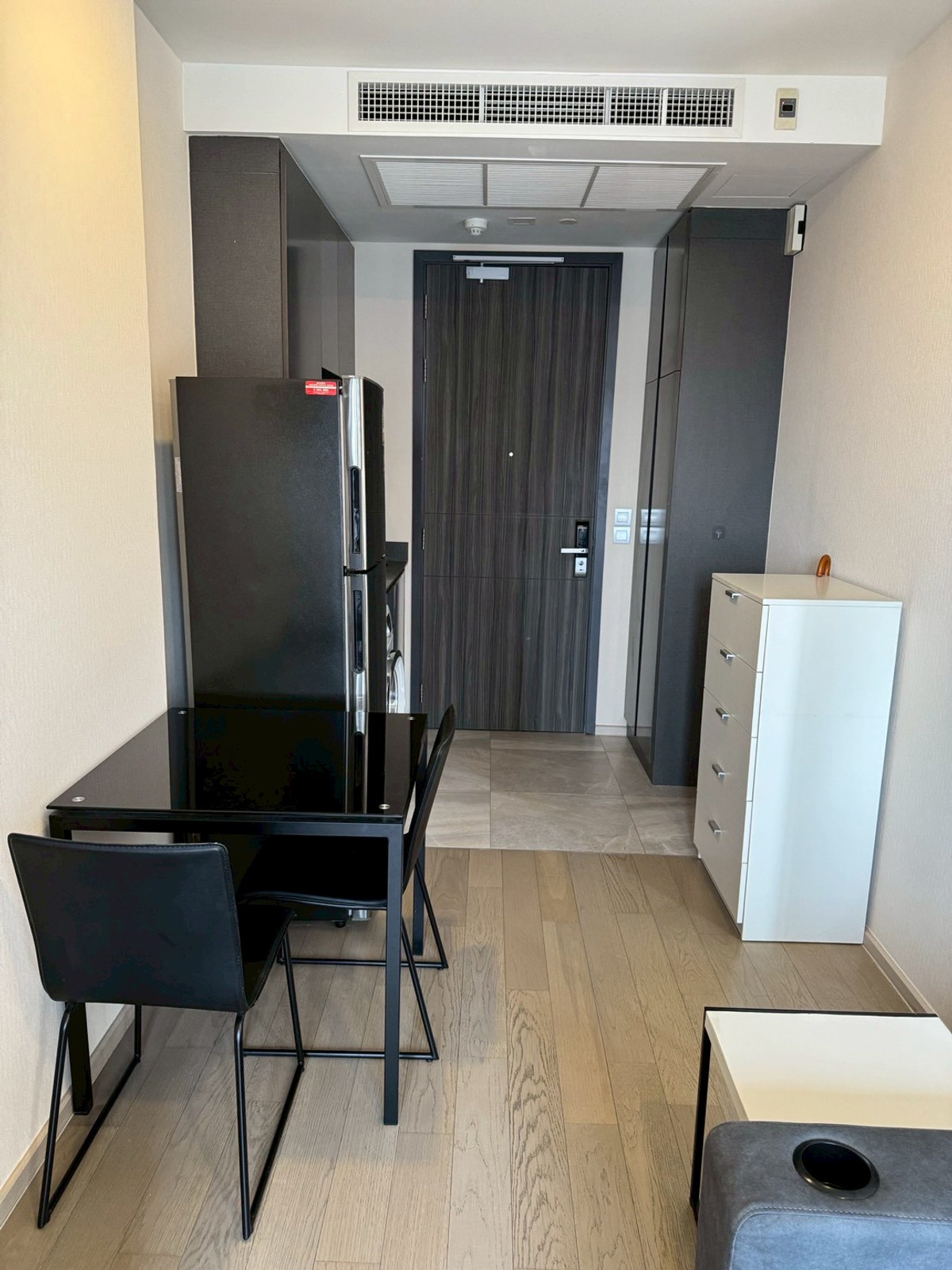 For RentCondoSukhumvit, Asoke, Thonglor : (For Rent)  1 Bed 1 Bath 34 Sqm. Fully furnished - READY TO MOVE IN ㅡ Next to 🚆20 meters from MRT Sukhumvit