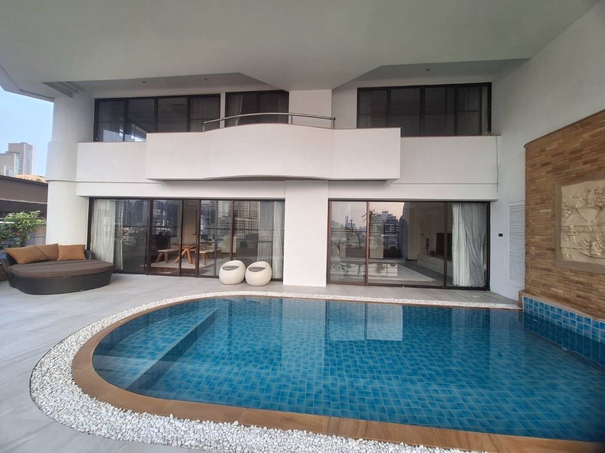 For RentCondoSukhumvit, Asoke, Thonglor : 📢Don’t miss this good price! 
Living in luxury huge duplex unit with private pool and panoramic city view , walking distance to Emporium 
