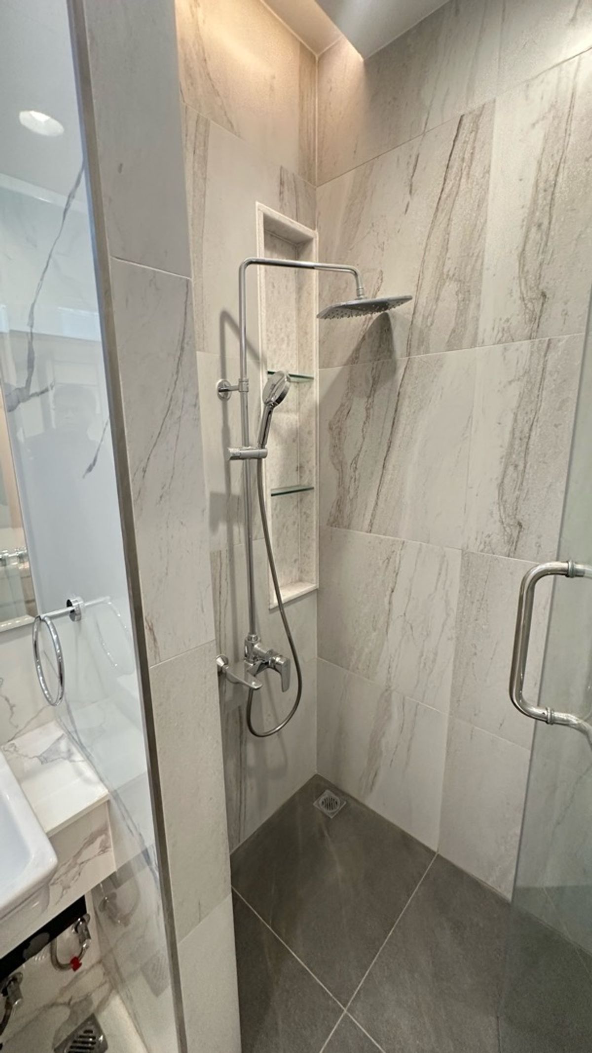 ให้เช่าทาวน์โฮมสุขุมวิท อโศก ทองหล่อ : ให้เช่า ทาวน์เฮ้าส์ 2 ชั้น  พื้นที่ 230 ตารางเมตร ทำเล พร้อมพงษ์ – ทองหล่อ