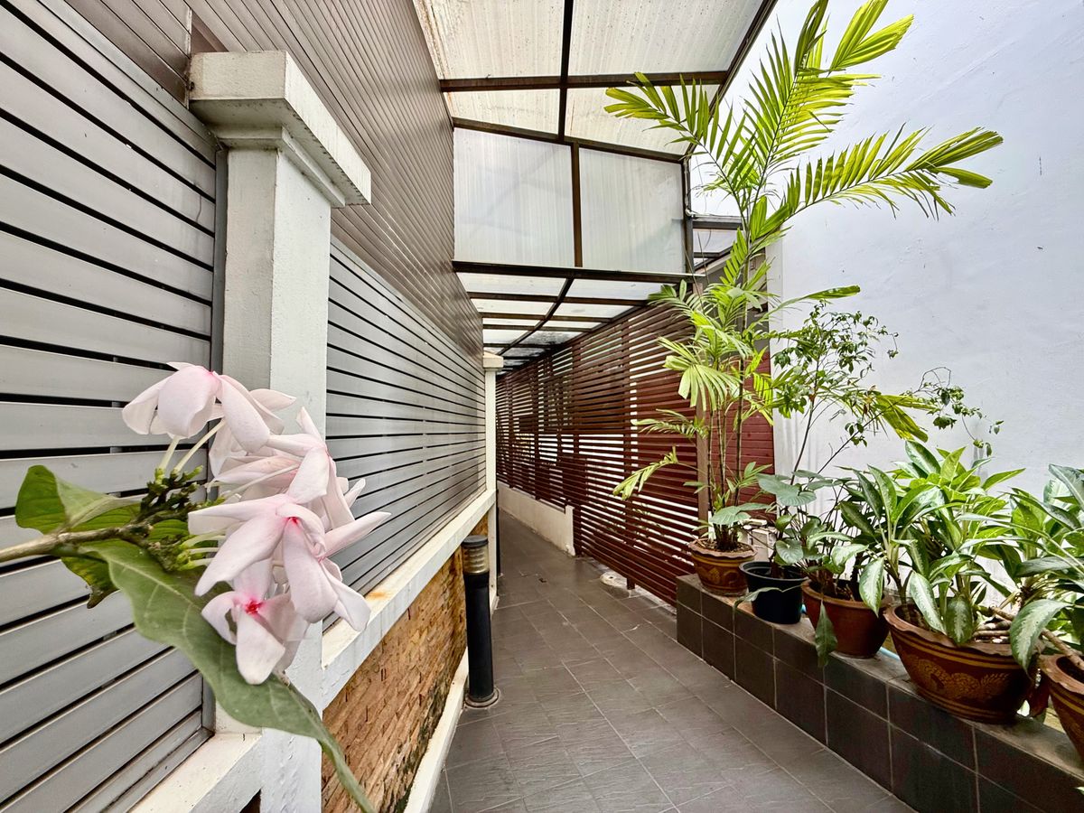 For SaleHotel&Apartment BusinessSukhumvit, Asoke, Thonglor : Apartments for sale“ Ban Sasida “4 Building, 229 sq.w. 1240 sq. meters, Sukhumvit 24