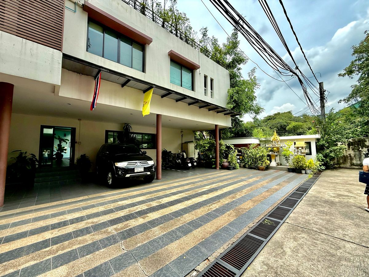 For SaleHotel&Apartment BusinessSukhumvit, Asoke, Thonglor : Apartments for sale“ Ban Sasida “4 Building, 229 sq.w. 1240 sq. meters, Sukhumvit 24