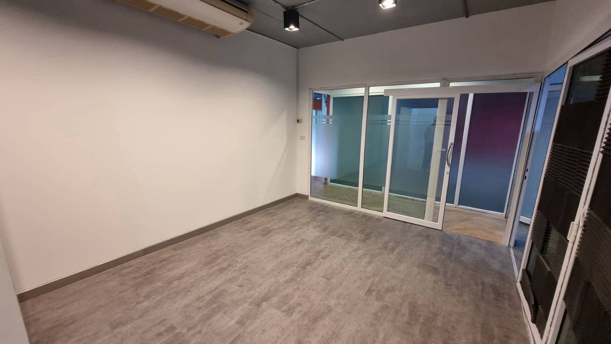 For RentOfficeSukhumvit, Asoke, Thonglor : Office for Rent near BTS Asoke – 24/7 AccessSize: 256.80 sq.m