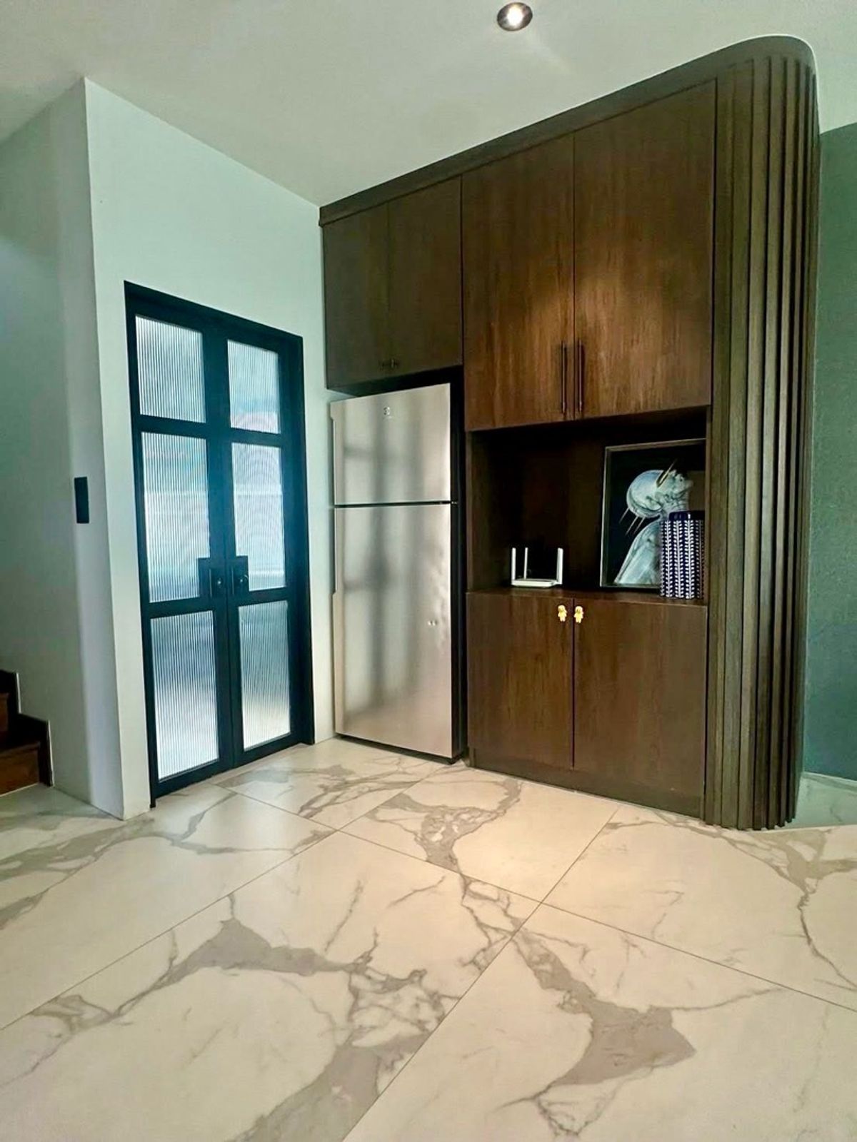 ให้เช่าบ้านพัฒนาการ ศรีนครินทร์ : 📢👇บ้านเดี่ยวใหม่ รายล้อมด้วยห้างสรรพสินค้าชั้นนำ สถาบันการศึกษา และโรงพยาบาลชั้นดี เดินทางสะดวก เชื่อมต่อหลายเส้นทางหลัก เหมาะสำหรับครอบครัวที่มองหาความสะดวกสบายและคุณภาพชีวิตที่ลงตัว