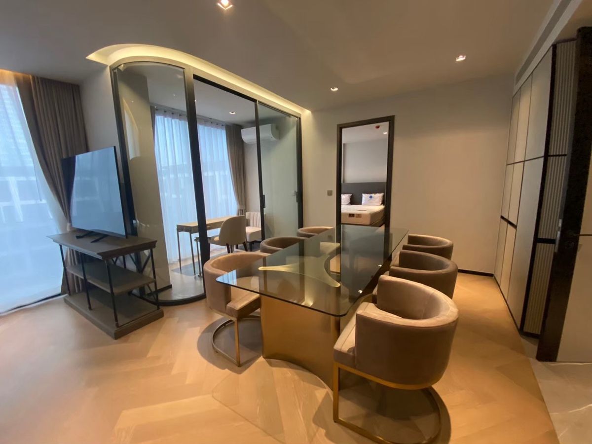 ให้เช่าคอนโดสุขุมวิท อโศก ทองหล่อ : 2 Bedrooms 115 sqm for rent  high floor available beginning of September!!!