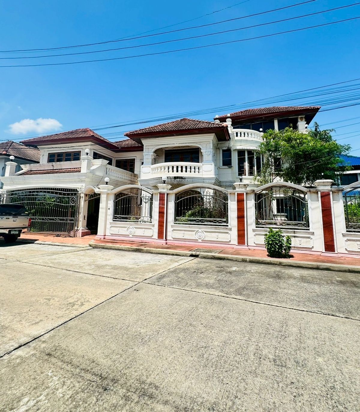 ขายบ้านปทุมธานี รังสิต ธรรมศาสตร์ : ขายด่วน บ้านเดี่ยว 3 ชั้น ขนาด 113.9 ตร.ว. หมู่บ้านภัทรนิเวศน์ บางคูวัด ปทุมธานี