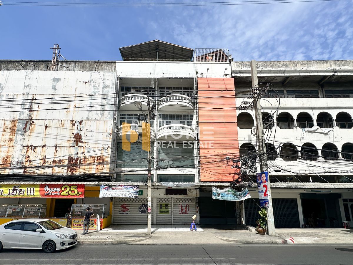 For SaleShop HouseRattanathibet, Sanambinna : 3 commercial buildings, 3 buildings on Tiwanon Road / 12 Bedrooms (Sale), Commercial 3 Buildings Next to Each Other Tiwanon Road / 12 Bedrooms (For Sale) Golf184