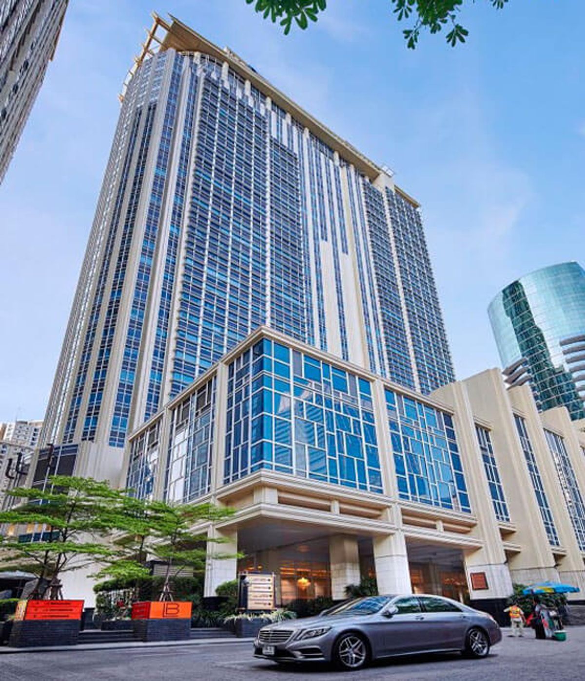 ให้เช่าสำนักงานวิทยุ ชิดลม หลังสวน : สำนักงานให้เช่าขนาดเล็กในอาคาร Athenee Tower