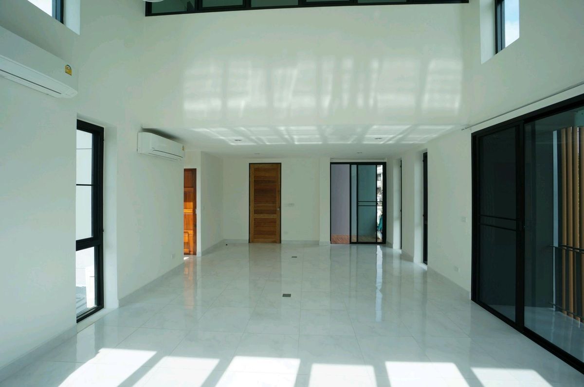 ให้เช่าโฮมออฟฟิศรัชดา ห้วยขวาง : RH081425 ให้เช่า Home office 4ชั้น ตกแต่งใหม่ ซอยรัชดา 32 ใกล้ MRT แยกรัชดา-ลาดพร้าว