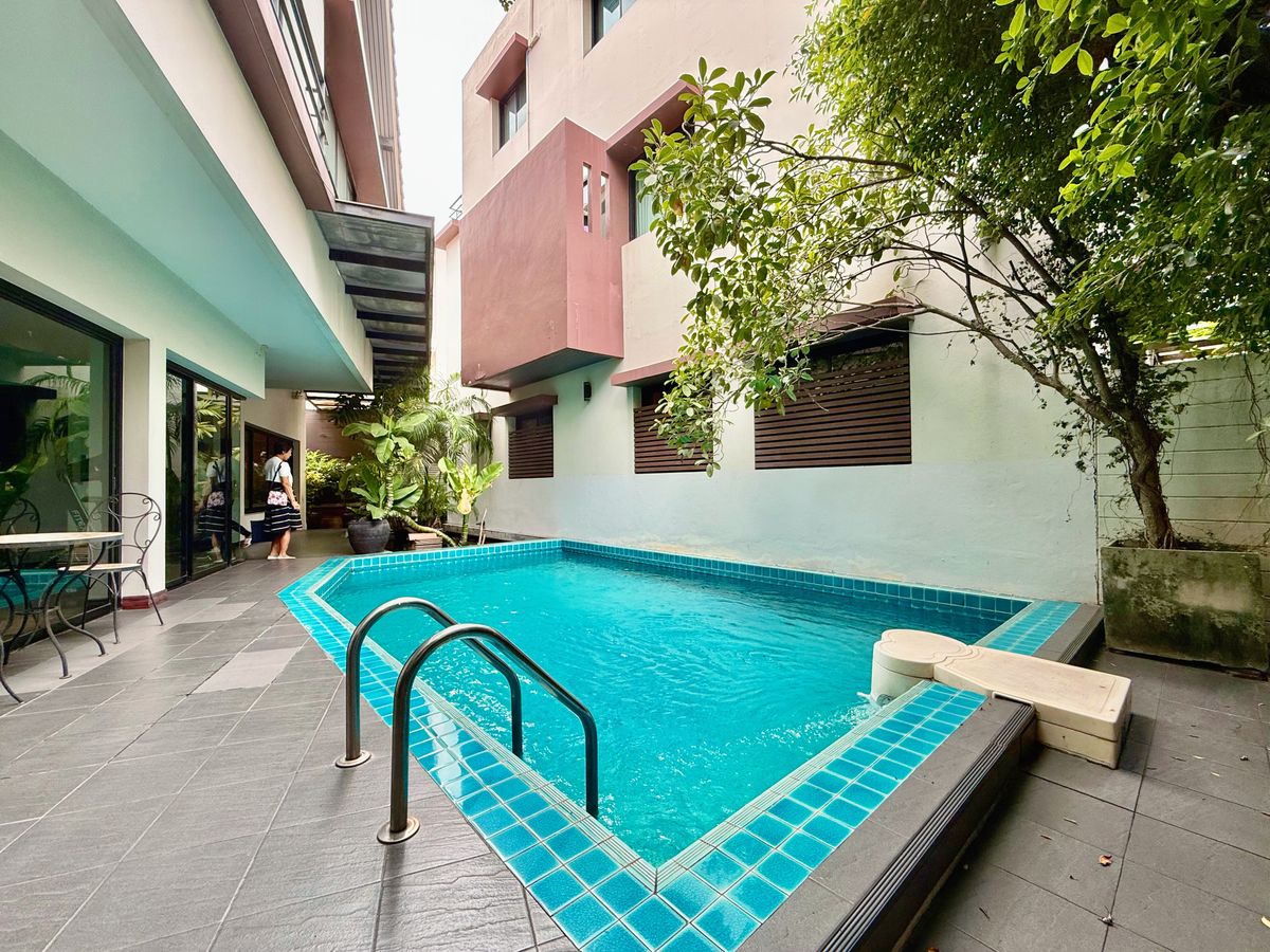 For SaleHotel&Apartment BusinessSukhumvit, Asoke, Thonglor : Apartments for sale“ Ban Sasida “4 Building, 229 sq.w. 1240 sq. meters, Sukhumvit 24
