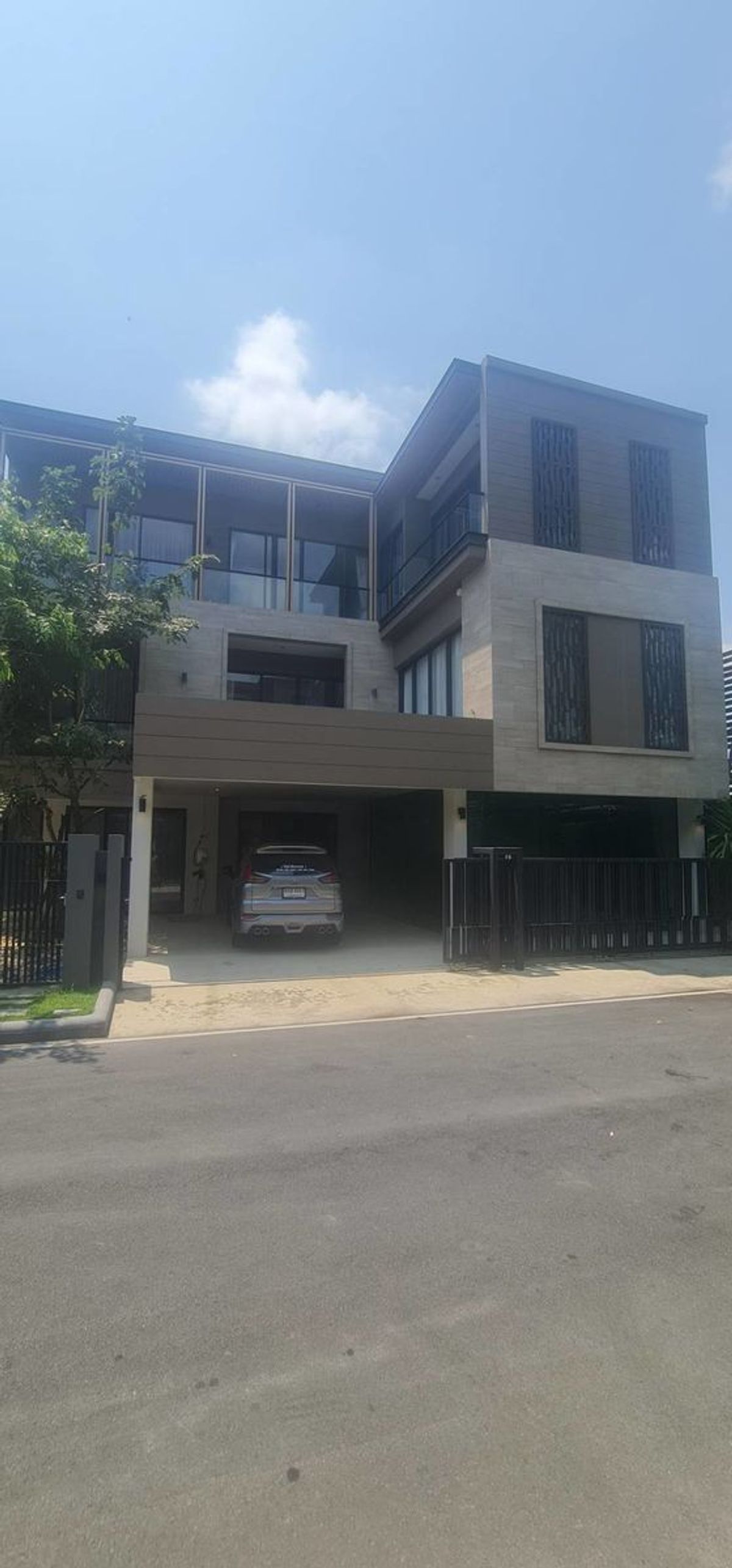 ขายบ้านรามคำแหง หัวหมาก : ขายบ้านเดี่ยวสุดหรู Vana Residence พระราม 9 – ศรีนครินทร์ ราคาดีทำเลดีติดต่อผึ้งรติ โทร 061-9419-639