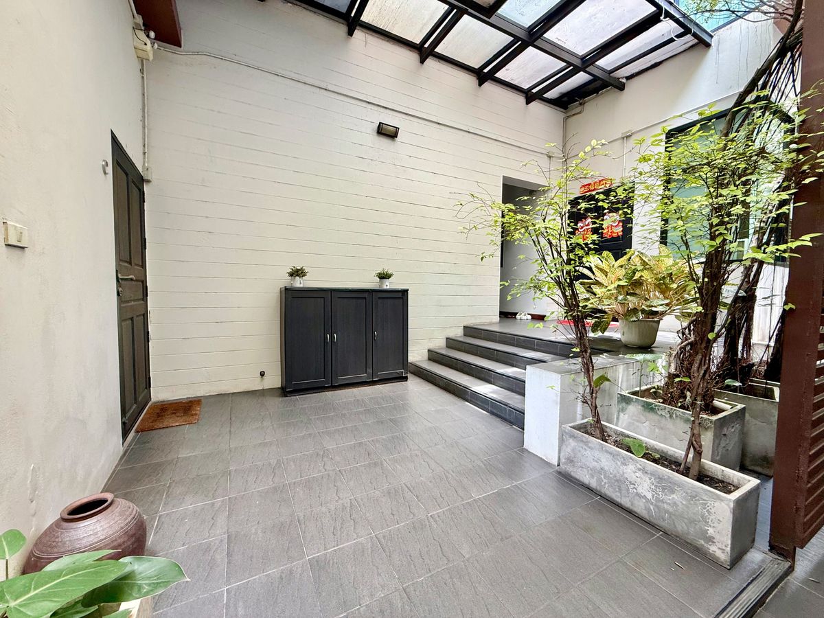 For SaleHotel&Apartment BusinessSukhumvit, Asoke, Thonglor : Apartments for sale“ Ban Sasida “4 Building, 229 sq.w. 1240 sq. meters, Sukhumvit 24