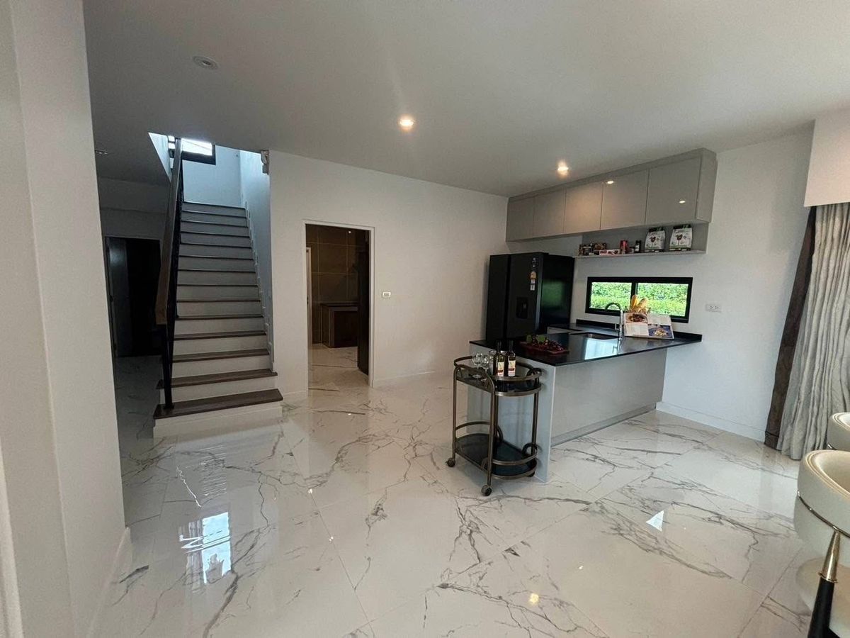 ขายบ้านแจ้งวัฒนะ เมืองทอง : ขายบ้านเดี่ยว 2 ชั้น โครงการเศรษฐสิริ แจ้งวัฒนะ - ประชาชื่น 2 หลังมุม เนื้อที่ 119.6 ตารางวา 3 ห้องนอน พร้อมเฟอร์นิเจอร์ ถนนเลียบคลองประปา ตำบลบ้านใหม่ อำเภอปากเกร็ด จังหวัดนนทบุรี