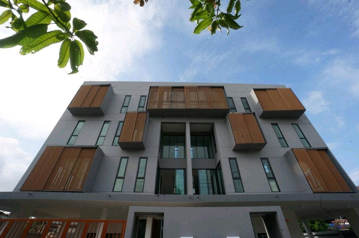 ให้เช่าโฮมออฟฟิศรัชดา ห้วยขวาง : RH081425 ให้เช่า Home office 4ชั้น ตกแต่งใหม่ ซอยรัชดา 32 ใกล้ MRT แยกรัชดา-ลาดพร้าว