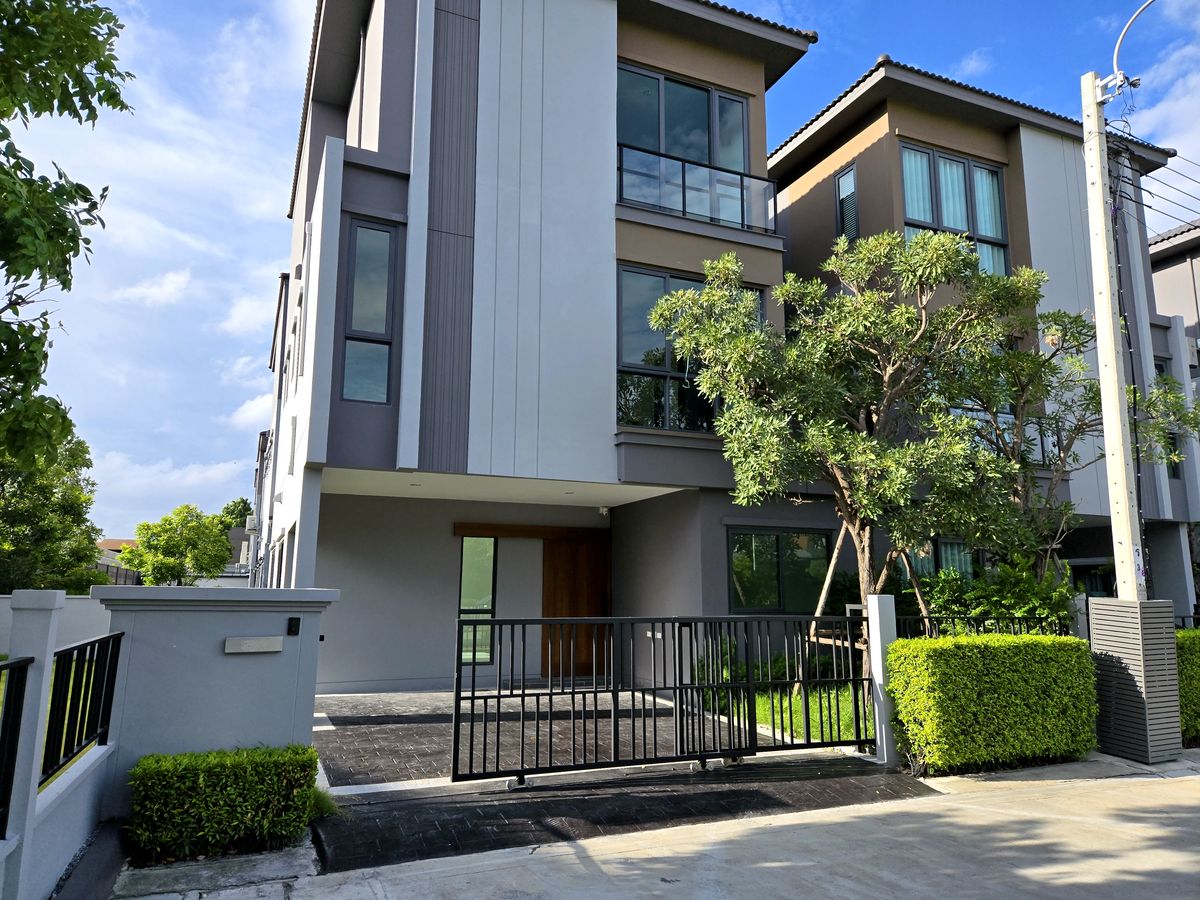 For SaleRathburana, Suksawat : 3 -storey twin house for sale 9.8 m. Baan Klang Muang The Edition Suksawat