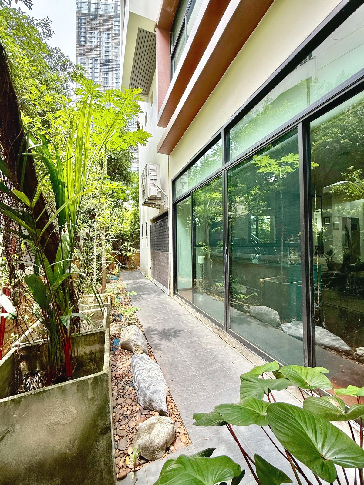 For SaleHotel&Apartment BusinessSukhumvit, Asoke, Thonglor : Apartments for sale“ Ban Sasida “4 Building, 229 sq.w. 1240 sq. meters, Sukhumvit 24