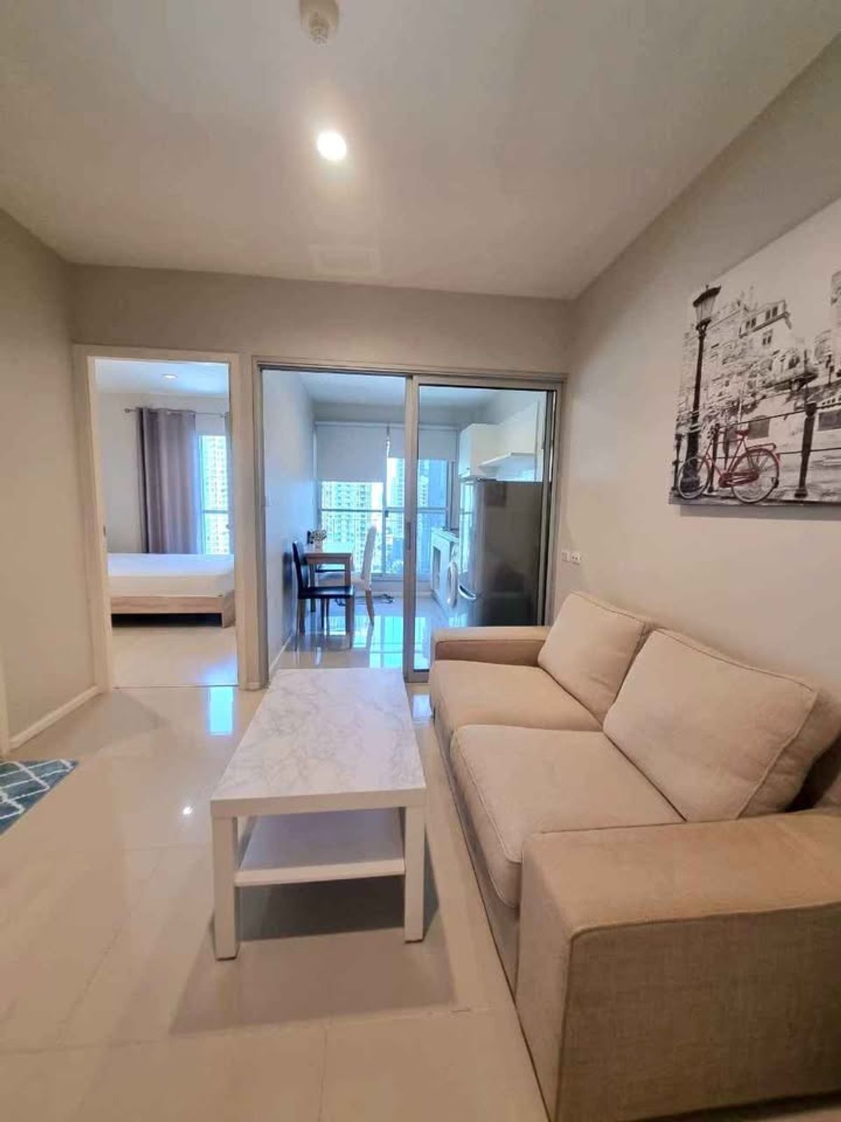 For RentCondoRama9, Petchburi, RCA : Rent RR702 Aspire Rama9. Beautiful room, complete furniture near the Rama 9 BTS BTS. Ready to enter 10/09/2025.