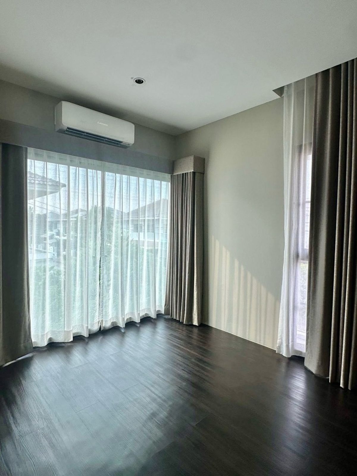 ให้เช่าบ้านพัฒนาการ ศรีนครินทร์ : 📢👇บ้านเดี่ยวใหม่ รายล้อมด้วยห้างสรรพสินค้าชั้นนำ สถาบันการศึกษา และโรงพยาบาลชั้นดี เดินทางสะดวก เชื่อมต่อหลายเส้นทางหลัก เหมาะสำหรับครอบครัวที่มองหาความสะดวกสบายและคุณภาพชีวิตที่ลงตัว