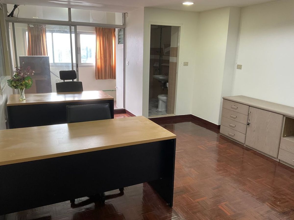 ให้เช่าคอนโดสาทร นราธิวาส : For Rent ITF Silom Condo 90 sqm. For Living / Office Near BTS , MRT ⭐️⭐️