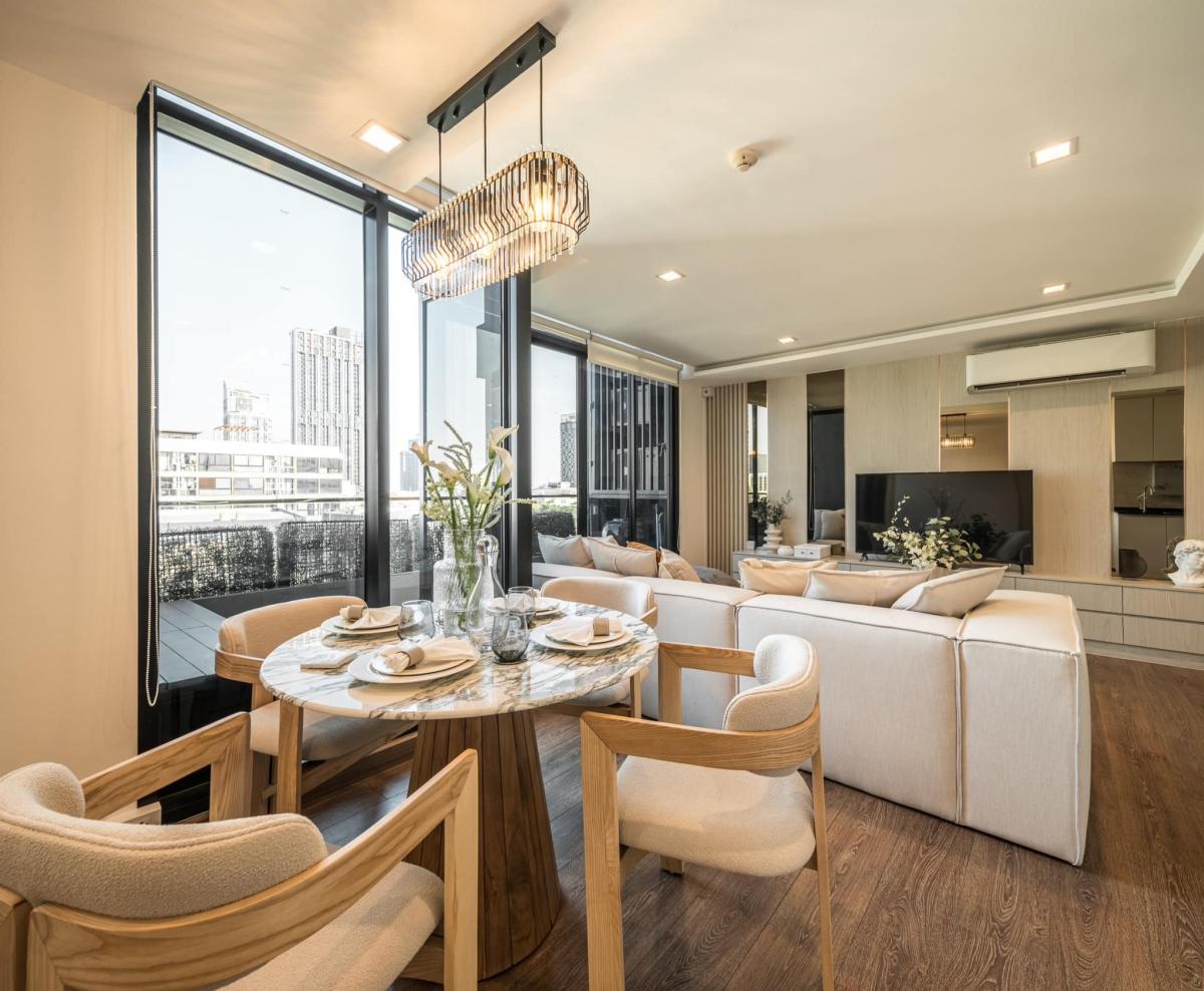 For SaleCondoOnnut, Udomsuk : Luxury condo with 3 bedrooms in the heart of Sukhumvit, near BTS Bang ChakThe Unique Sukhumvit 62/1, size 125 sqm, special price 14.9 million THB.