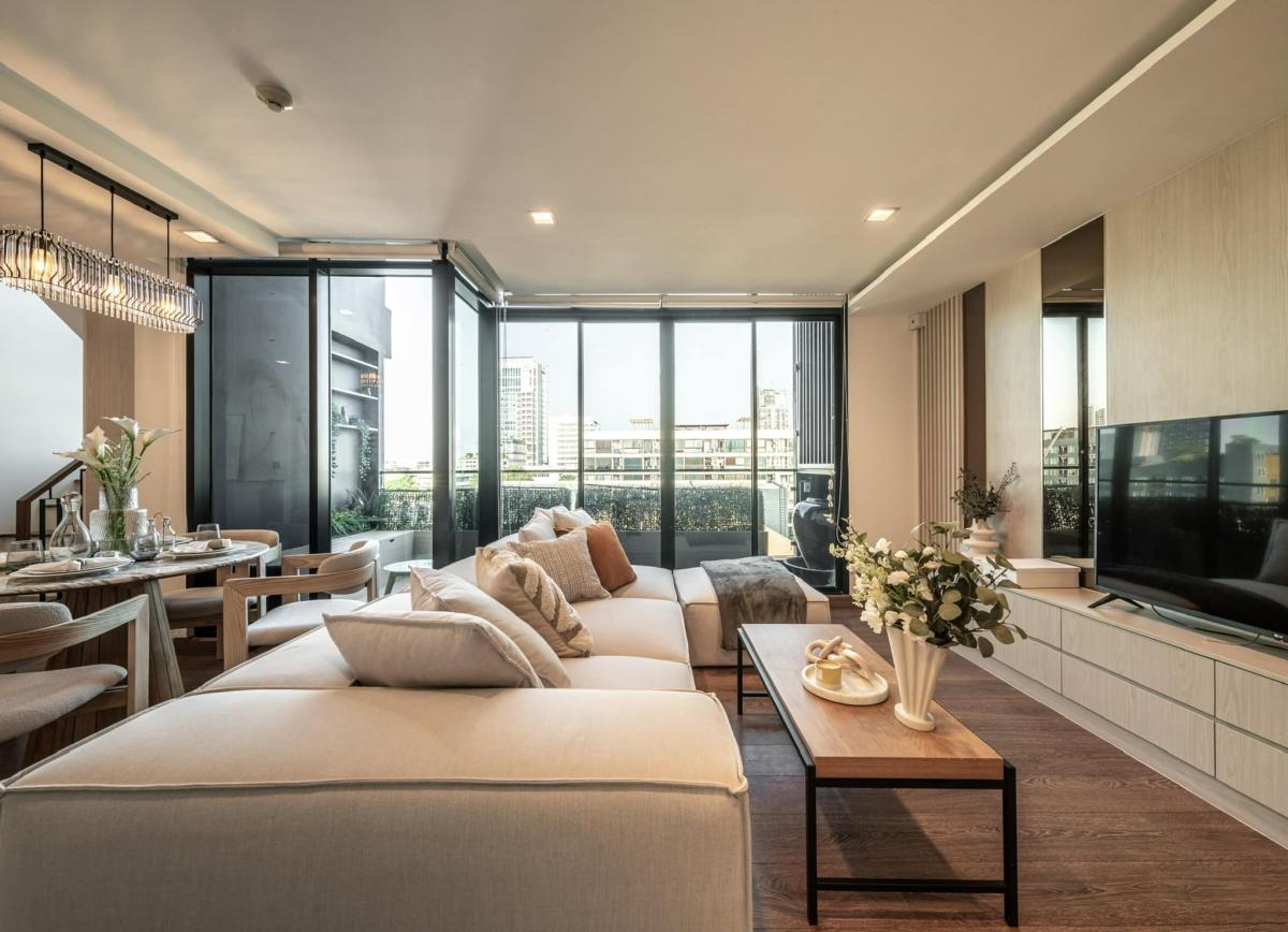 For SaleCondoOnnut, Udomsuk : Luxury condo with 3 bedrooms in the heart of Sukhumvit, near BTS Bang ChakThe Unique Sukhumvit 62/1, size 125 sqm, special price 14.9 million THB.