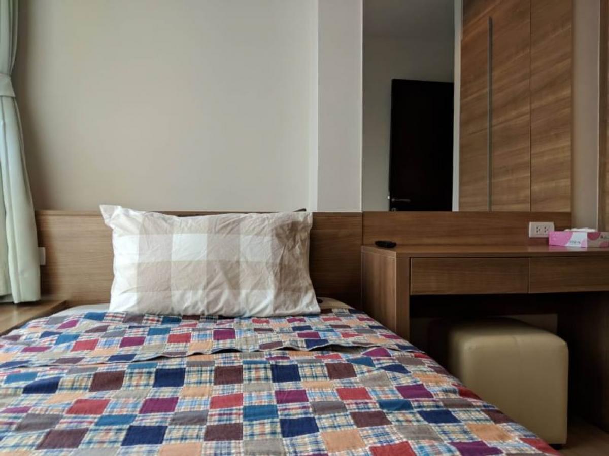 For RentCondoSathorn, Narathiwat : Rent a condo RHYTHM Sathorn 2 bedrooms near BTS Taksin BridgeLuxury with swimming pool and fitness for only 45,000 Baht/month!