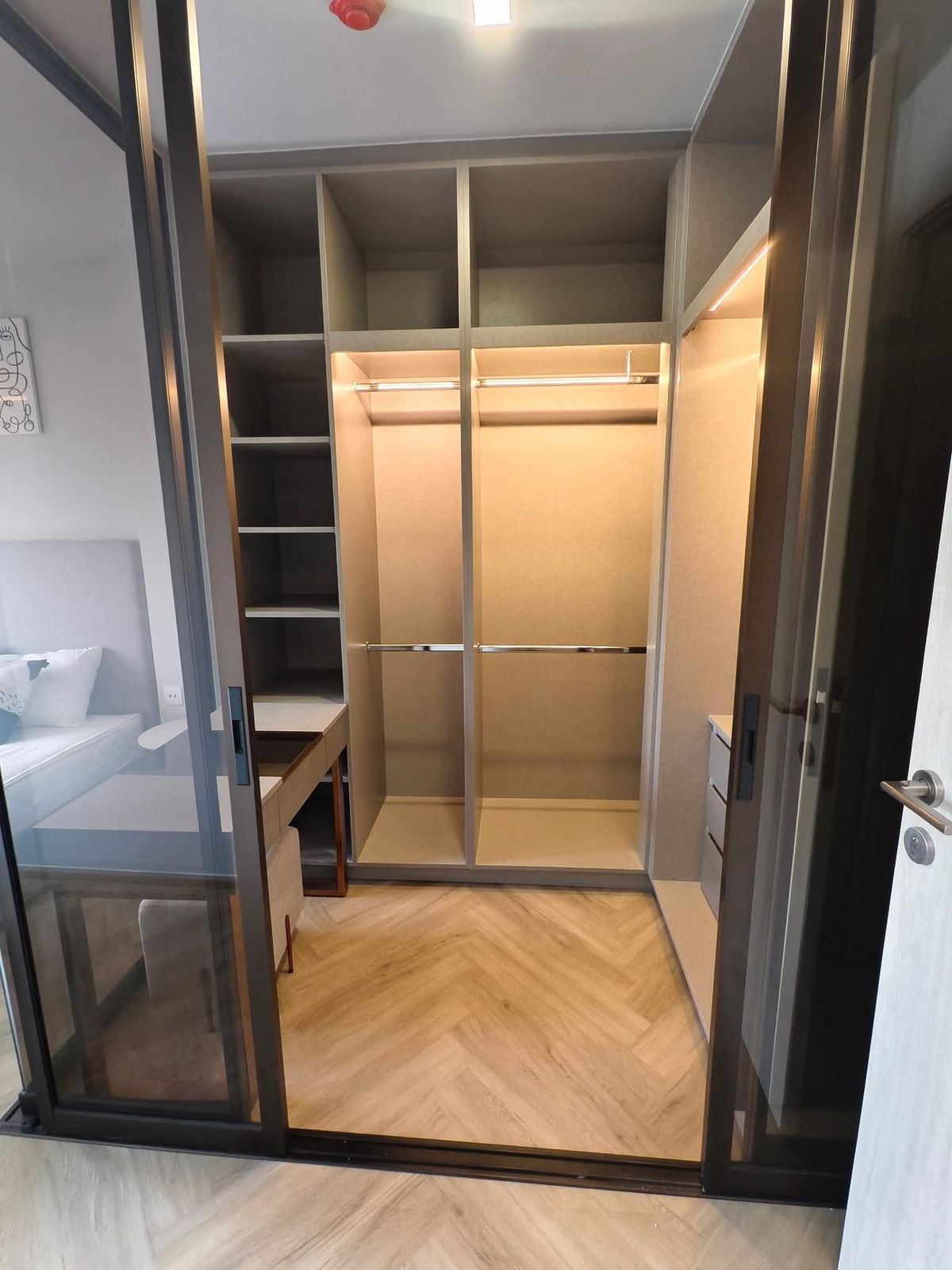 ให้เช่าคอนโดสุขุมวิท อโศก ทองหล่อ : ให้เช่า 📍 Chapter Thonglor 25 📍 ใกล้ BTS ทองหล่อ เฟอร์นิเจอร์ และ เครื่องใช้ไฟฟ้าครบ 