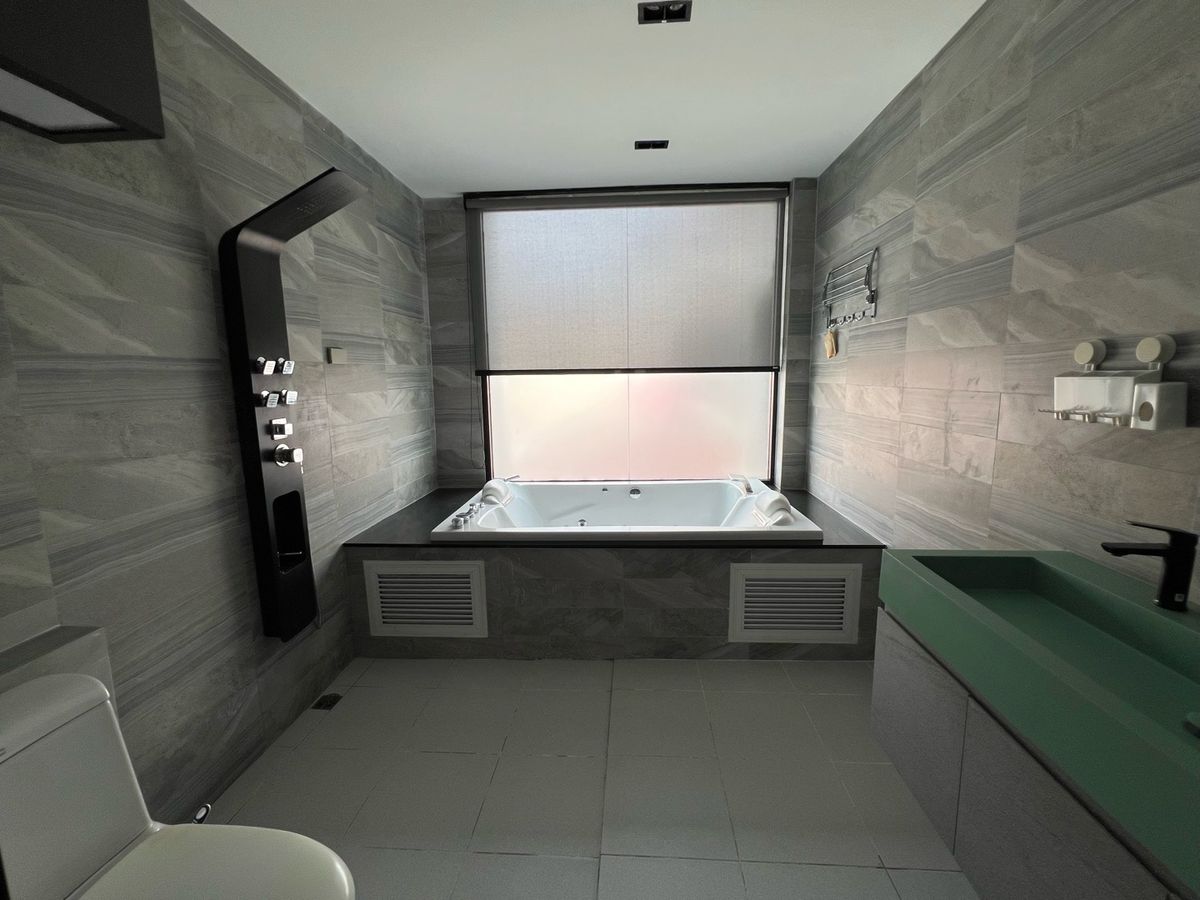 TownhomeSathorn, Narathiwat : 🔥 Selling and renting a house in good condition, beautiful decoration, good location, 3 houses next to the corner with parking