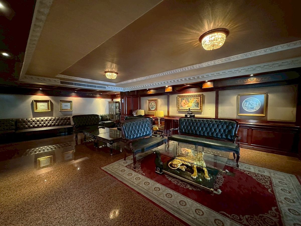 For RentShop HouseSukhumvit, Asoke, Thonglor :  Luxuriously Decorated Building with Elevator for Rent in the Heart of Thonglor ** NO CO-AGENT ** 