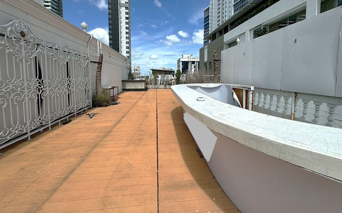 For RentShop HouseSukhumvit, Asoke, Thonglor :  Luxuriously Decorated Building with Elevator for Rent in the Heart of Thonglor ** NO CO-AGENT ** 