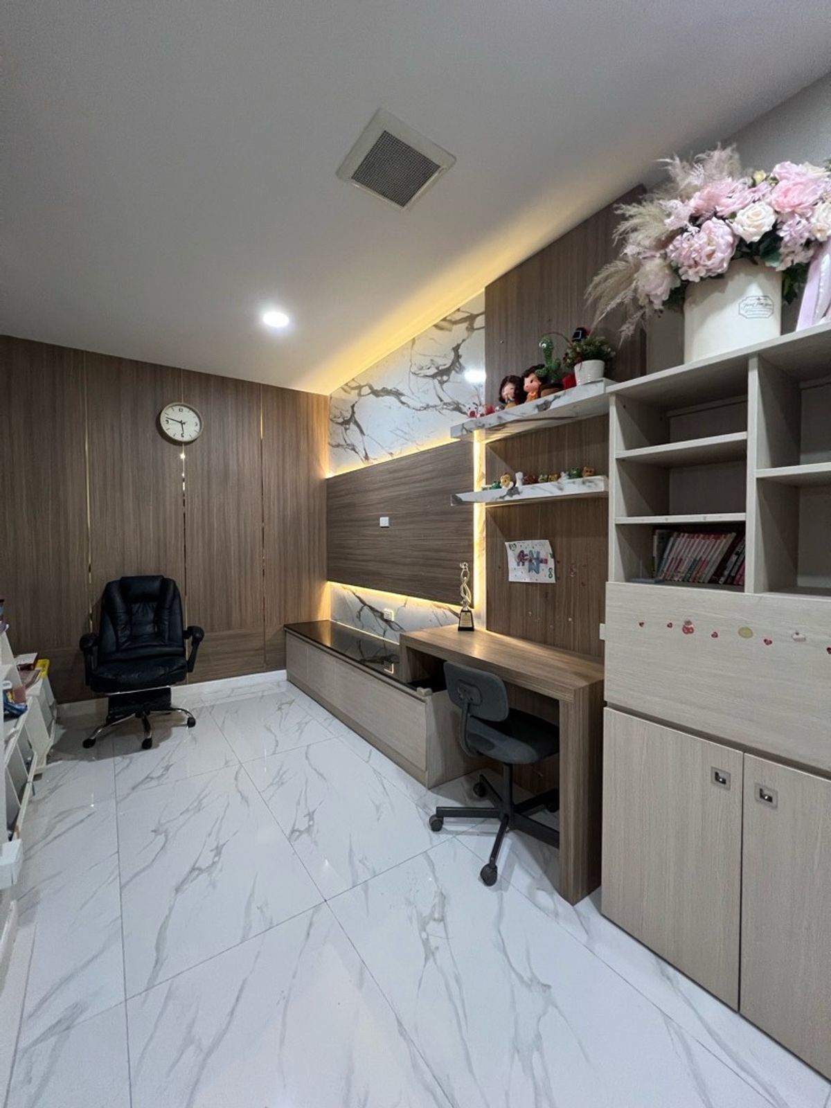 TownhomeSathorn, Narathiwat : 🔥 Selling and renting a house in good condition, beautiful decoration, good location, 3 houses next to the corner with parking