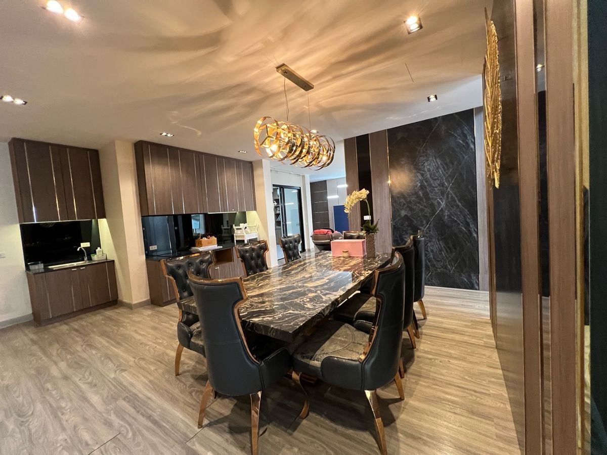 TownhomeSathorn, Narathiwat : 🔥 Selling and renting a house in good condition, beautiful decoration, good location, 3 houses next to the corner with parking