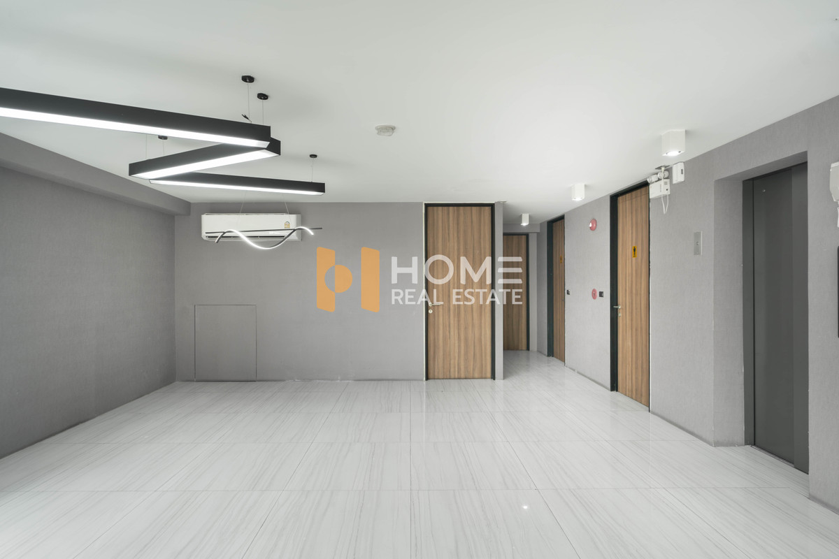 ขายพัฒนาการ ศรีนครินทร์ : 🏡 โฮมออฟฟิศ ใกล้ The Nine พระราม 9 📍 The Element Rama 9 🏡 ดิ เอเลเมนท์ พระราม 9 / จอดรถได้ 6 คัน (FOR SALE) PALM881