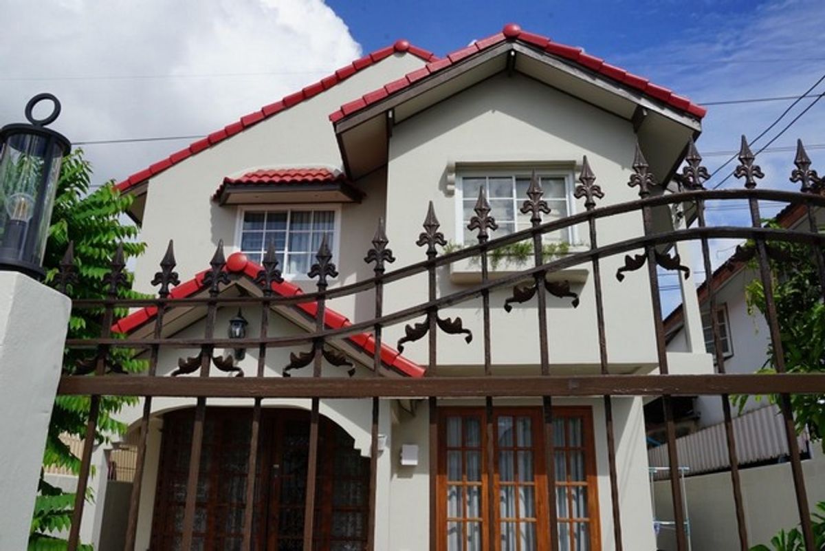 For RentHouseRatchadapisek, Huaikwang, Suttisan : HR2771 New Renovate House, Town in Town, Mengjai, Decorated with Convenient transportation near Ram Inthra Express